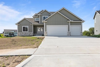 2313 Green Leaf Cir, Norwalk, IA 50211