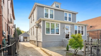 5612 135th St, Flushing, NY 11355