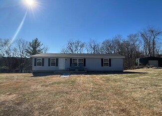103 Haskins St, Goodview, VA 24095