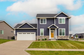 675 SE Maxwell Dr, Waukee, IA 50263