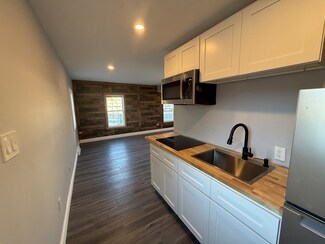 176 Court St Unit 1, Plymouth, MA 02360