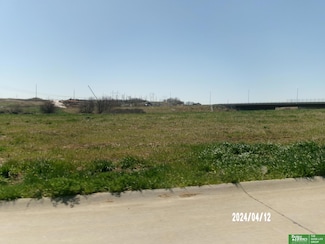 18411 Greenleaf St, Richland VII, NE 68136