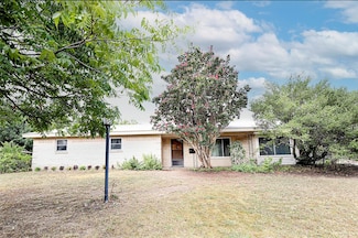 704 Lee St, Bowie, TX 76230