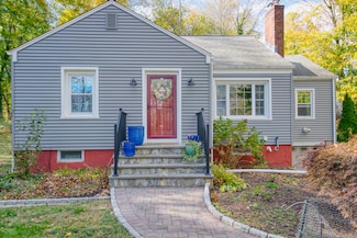 64 Evergreen Ave, Hamden, CT 06518