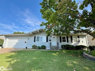 2732 Meadowbrook Dr, Burlington, IA 52601