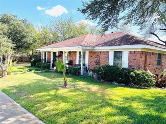 1401 Country Manor Rd, Fort Worth, TX 76134