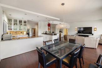 49 Briar Hollow Ln Unit 206, Houston, TX 77027