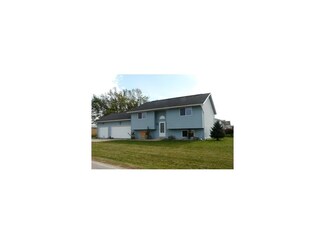 711 Burrell St, Urbana, IA 52345