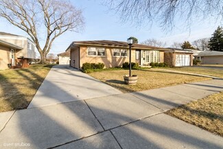 2033 Eastview Dr, Des Plaines, IL 60018