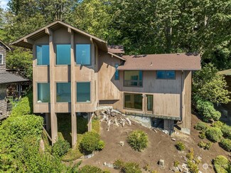 2543 Perkins Ln W, Seattle, WA 98199
