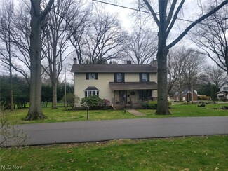 2815 Race St, Dover, OH 44622