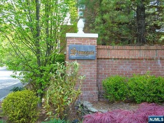 127 Stonegate Trail Unit 127, Cresskill, NJ 07626