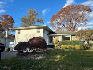 16 Middle Ln, Jericho, NY 11753