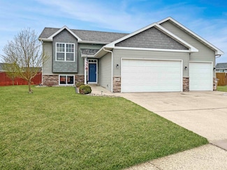 2768 Heritage Dr, Minot, ND 58703