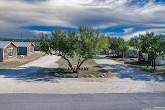 265 Uvalde Oaks Dr, Uvalde, TX 78801