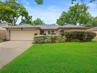 9314 Meadowcroft Dr, Houston, TX 77063