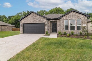 1524 Latimer Ct, Trenton, TX 75490