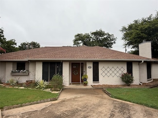 104 Cluster Dr, Mineral Wells, TX 76067