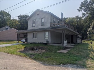 402 E Bank St, Uhrichsville, OH 44683
