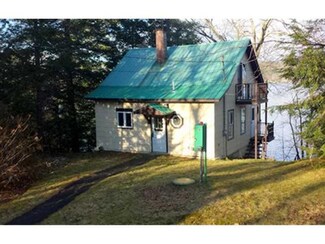 59 Shore Dr, Sabattus, ME 04280
