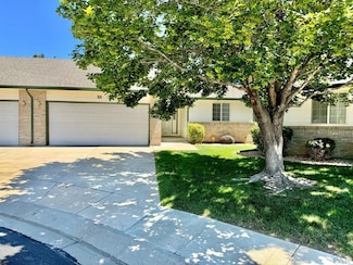 1800 Kingsroyal Ct Unit M, Pueblo, CO 81005