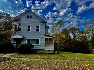 33 Arch St, Auburn, NY 13021