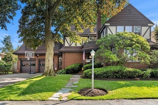 27 Glendale Rd, Marblehead, MA 01945