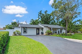 2110 W Farwell Dr, Tampa, FL 33603