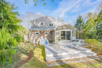 374 Putnam Ave, Cotuit, MA 02635