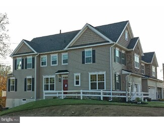 1 Penn Manor Ct, Fort Washington, PA 19034