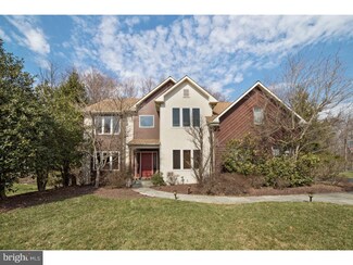 821 Firethorn Cir, Dresher, PA 19025