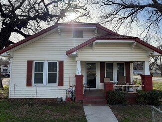 311 Young St, Nocona, TX 76255