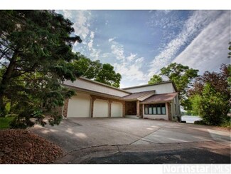 4324 Lake Point Ct, Saint Paul, MN 55126