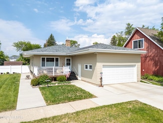 316 Booth Ave, Larimore, ND 58251