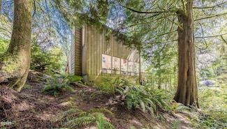 6 Woodthrush Ln, Lincoln Beach, OR 97388
