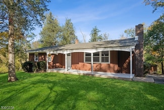 5 Weatherhill Rd, Lebanon, NJ 08833