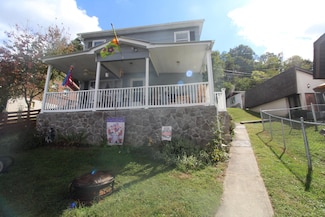 214 Cedar Ave, Hinton, WV 25951