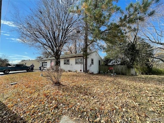 1411 Caulks Hill Rd, Saint Charles, MO 63304