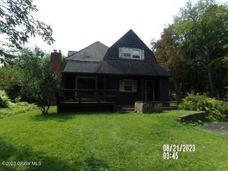 215 Menands Rd, Albany, NY 12211