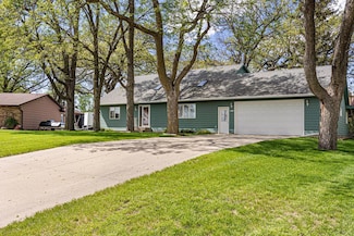 2260 La Casa Ln SE, Owatonna, MN 55060