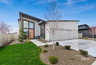 2373 S Rolling Hills Ave, Meridian, ID 83642