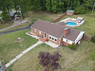 514 Briarwood Dr, Vinton, VA 24179