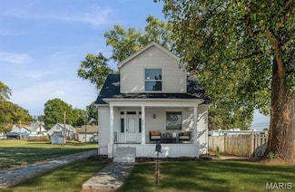 928 S High St, Belleville, IL 62220