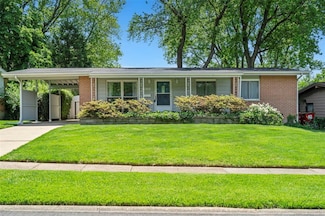 1090 Apache Dr, Florissant, MO 63033