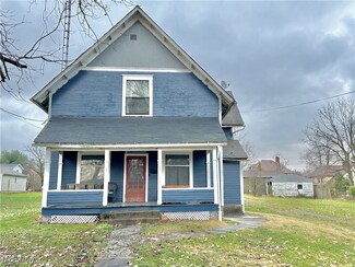 143 Walnut St, Leetonia, OH 44431
