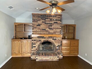 1127 Bent Oaks Dr, Denton, TX 76210