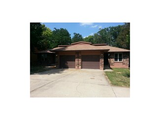 1330 W 24th St S, Independence, MO 64052
