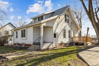 3323 C Ave NE, Cedar Rapids, IA 52402