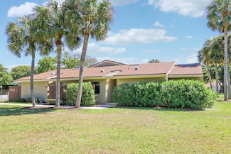 92 Meadows Dr Unit 9B, Boynton Beach, FL 33436