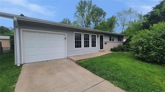 1725 Clover Ln, Florissant, MO 63031